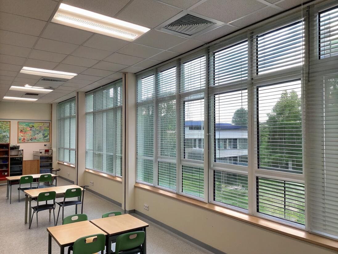 School classroom featuring durable, easy-to-clean aluminum venetian blinds for light management.